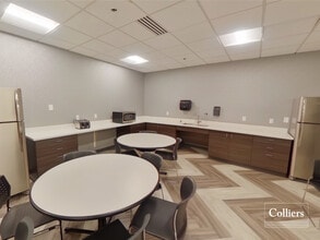 12443 Olive Blvd, Creve Coeur, MO for lease Interior Photo- Image 2 of 10