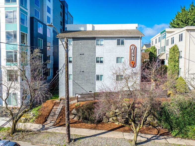 3046 SW Avalon Way, Seattle, WA à vendre - Photo du bâtiment - Image 1 de 12