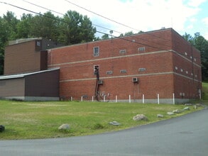 76 Pearl St, Springfield, VT à louer Photo du bâtiment- Image 2 de 17