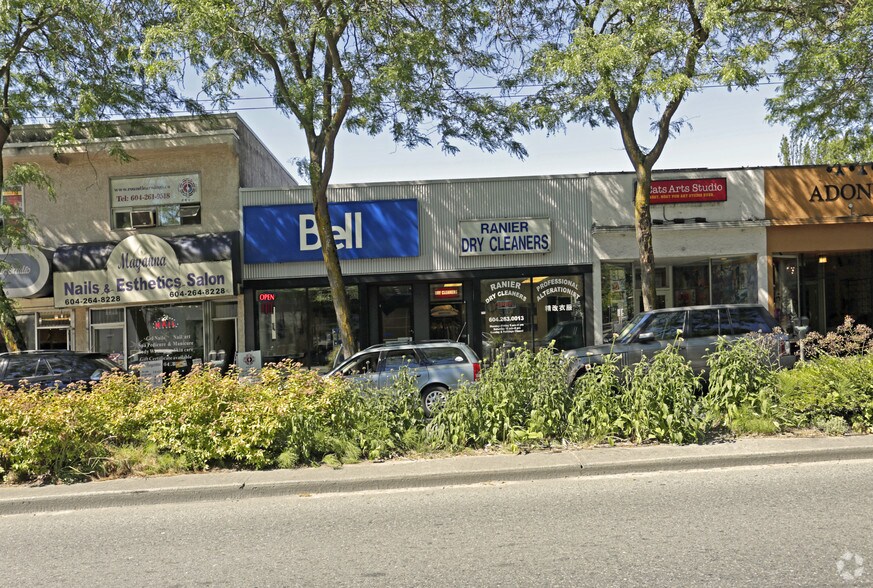 2063-2065 W 41st Ave, Vancouver, BC à vendre - Photo du bâtiment - Image 2 de 7