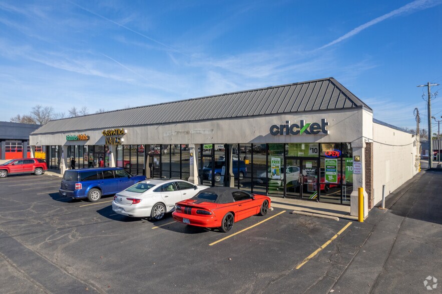 9804-9814 Colerain Ave, Cincinnati, OH à louer - Photo du bâtiment - Image 2 de 4