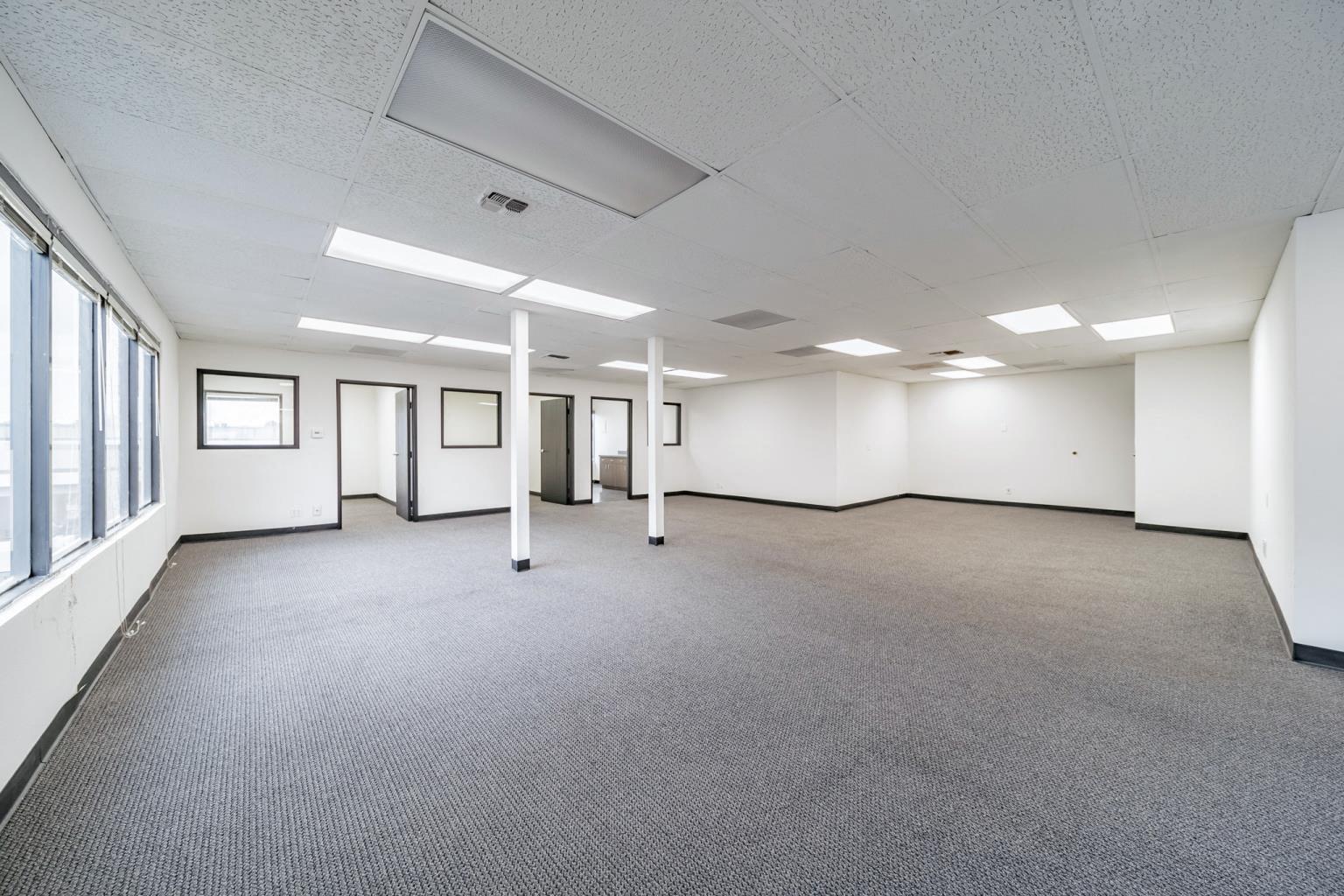 2730 S Harbor Blvd, Santa Ana, CA à louer Photo intérieure- Image 1 de 15