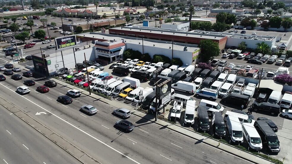 17418-17436 Lakewood Blvd, Bellflower, CA à louer - Vidéo sur l’inscription commerciale - Image 2 de 18