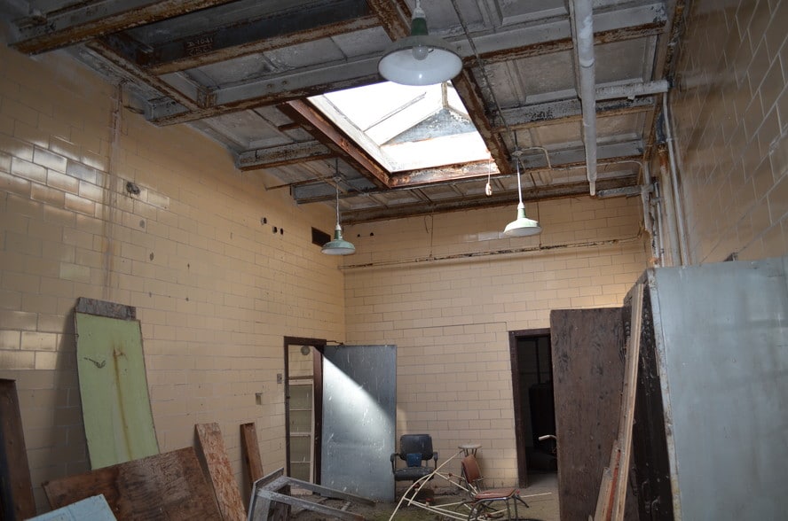 118 E Main St, Mc Connell, IL for sale - Building Photo - Image 3 of 13