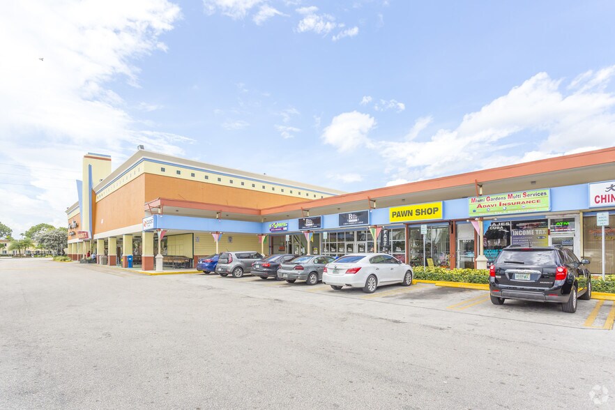 4646-4698 NW 183rd St, Miami Gardens, FL à louer - Photo du bâtiment - Image 2 de 13