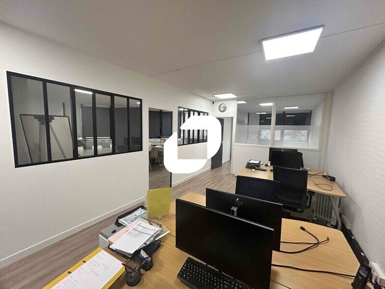 Bureau dans Argenteuil à louer - Photo du bâtiment - Image 1 de 10