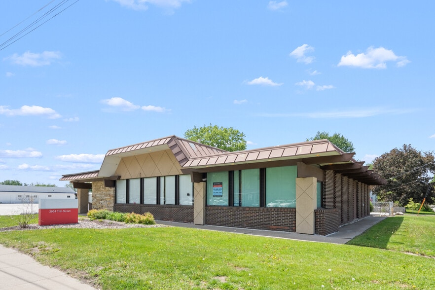 2904 11th St, Rock Island, IL for sale - Building Photo - Image 2 of 12