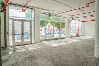 4818 Van Dam St, Long Island City, NY à louer Photo intérieure- Image 1 de 8
