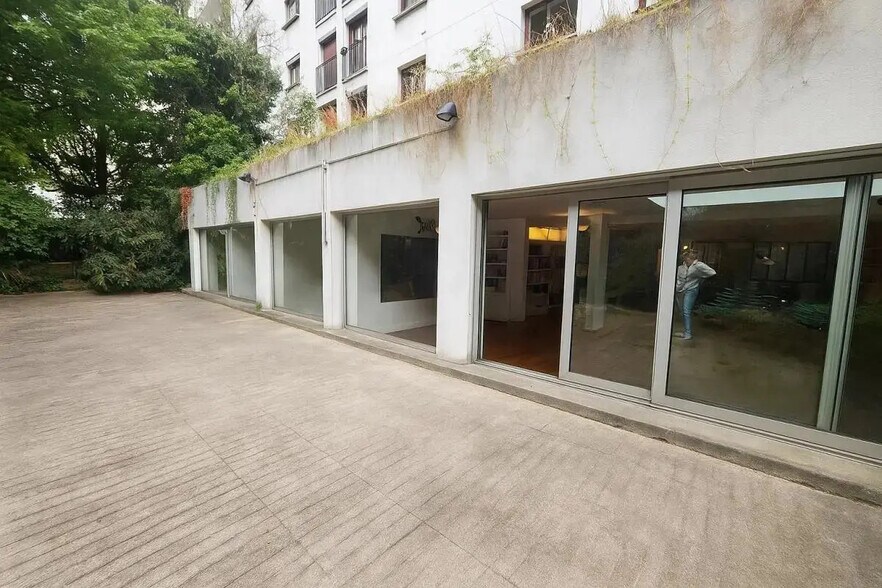 Bureau dans Montrouge à vendre - Photo du bâtiment - Image 2 de 2