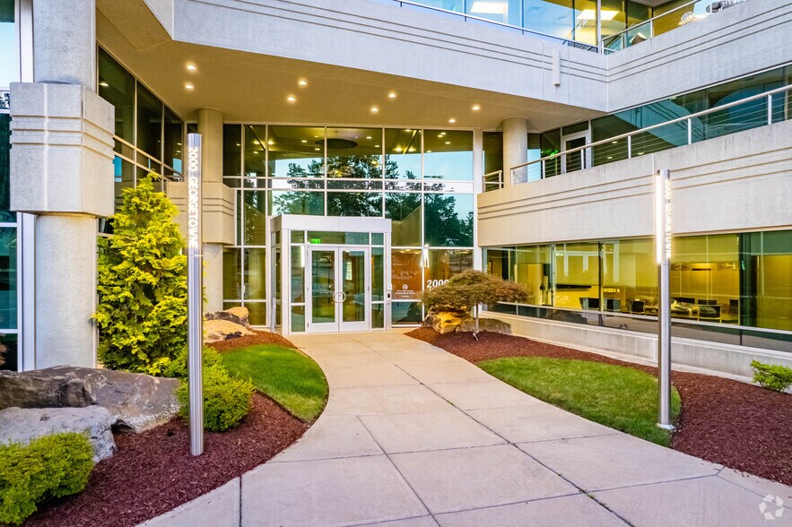 2000 Georgetowne Dr, Sewickley, PA à louer - Photo du bâtiment - Image 2 de 11