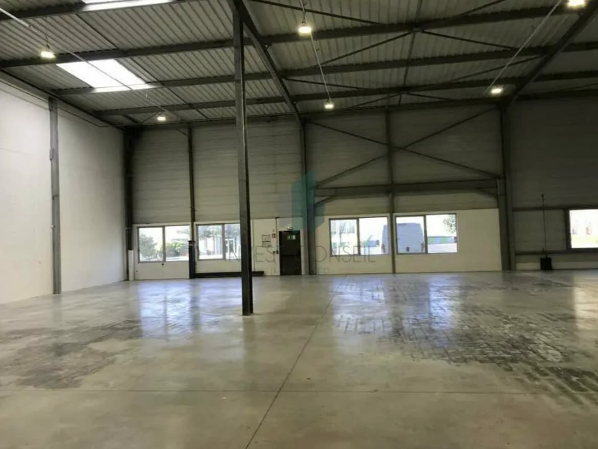 Flex in Le Blanc-Mesnil for lease Interior Photo- Image 1 of 9