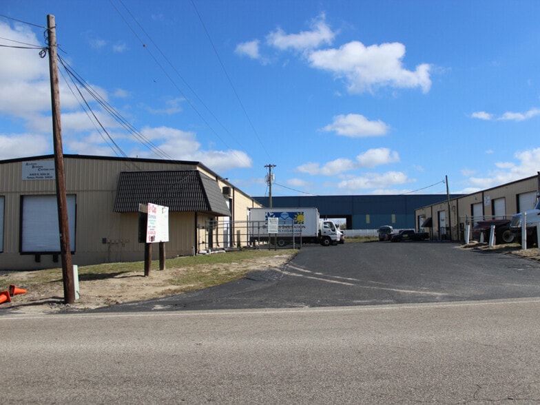 6405 N 50th St, Tampa, FL for lease - Primary Photo - Image 1 of 4