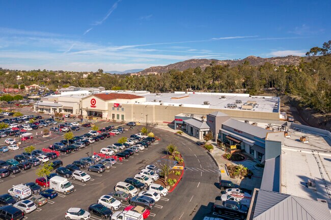 Plus de détails pour 14823 Pomerado Rd, Poway, CA - Commerce de détail à louer