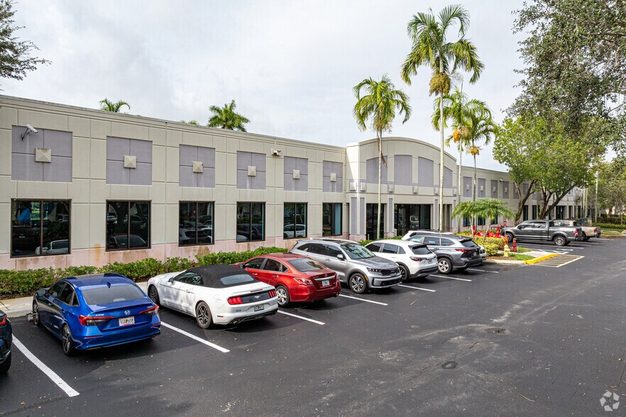 789 International Pky, Sunrise, FL à louer - Photo du bâtiment - Image 2 de 4
