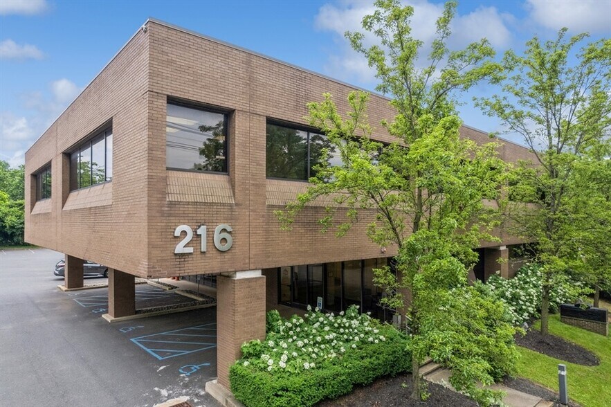 216 North Ave E, Cranford, NJ à louer - Photo du bâtiment - Image 2 de 33