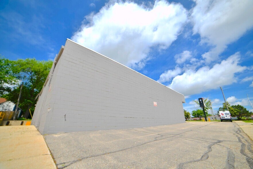 4105 52nd St, Kenosha, WI à vendre - Photo du bâtiment - Image 3 de 9