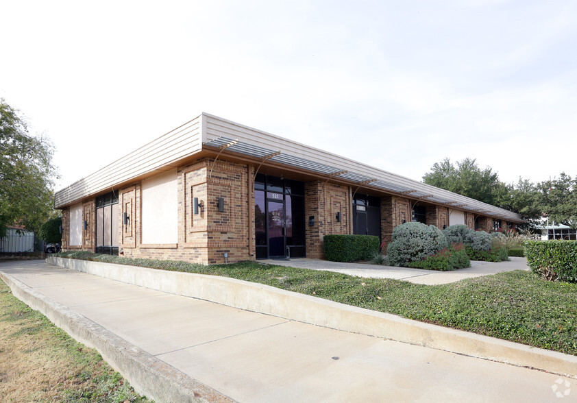 531 N Locust St, Denton, TX for lease - Primary Photo - Image 2 of 22