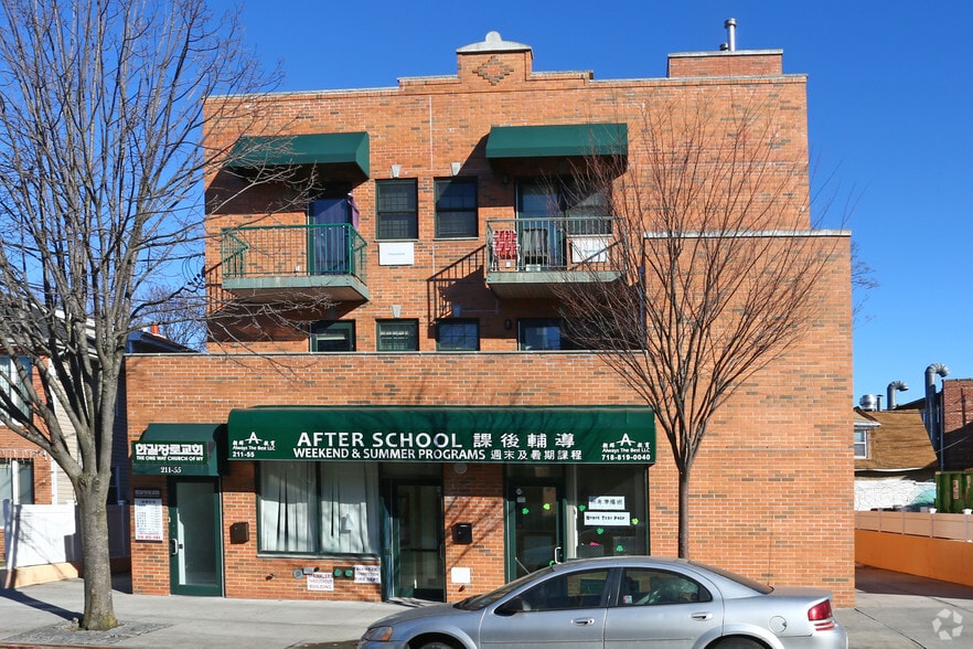 211-55 45th Dr, Bayside, NY à vendre - Photo du bâtiment - Image 2 de 16