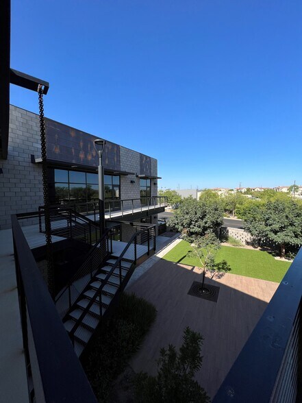 1710 W Ranch Rd, Tempe, AZ à louer - Photo du bâtiment - Image 2 de 4