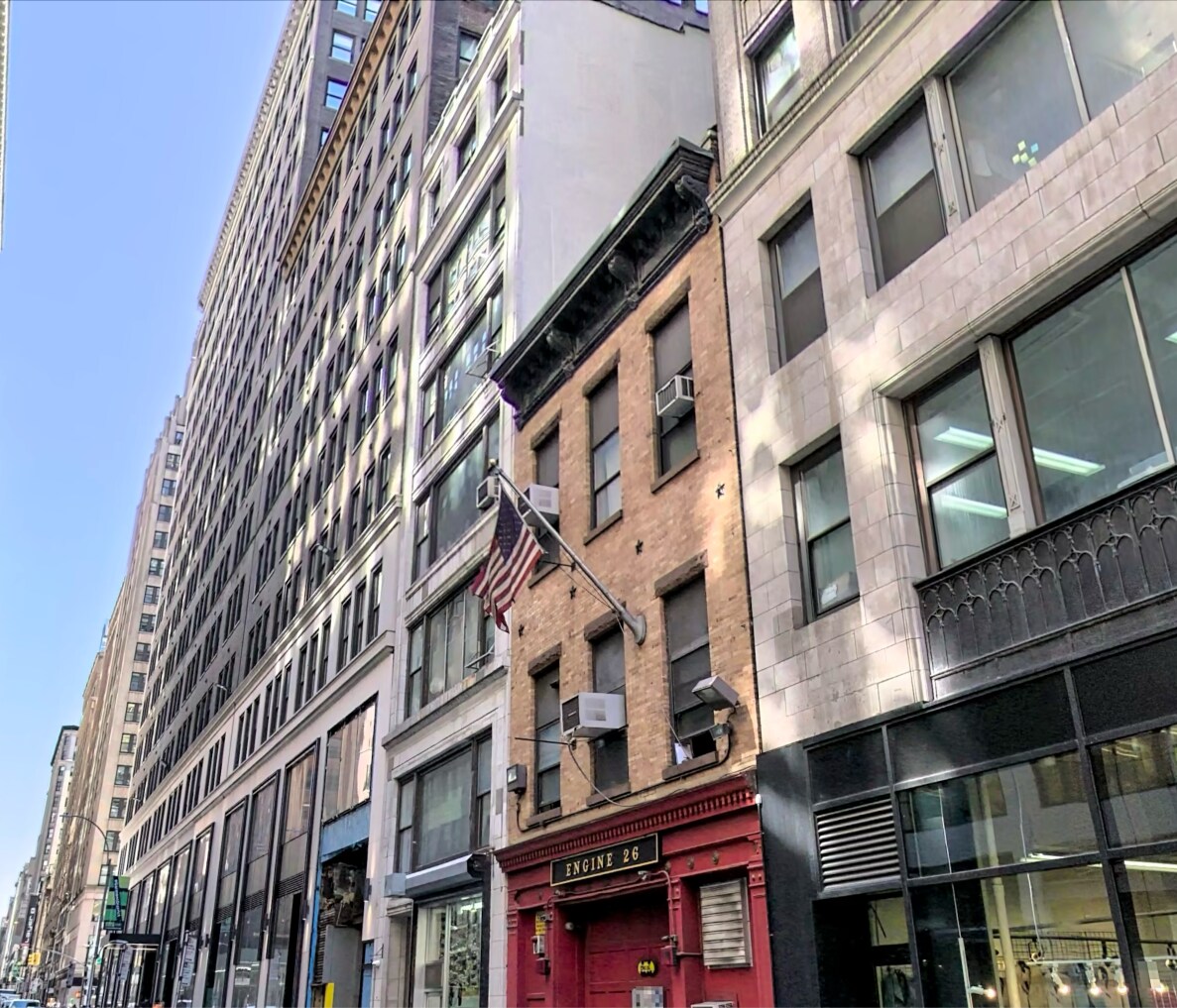 218 W 37th St, New York, NY à louer Photo du bâtiment- Image 1 de 3