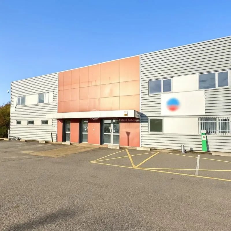 Industrial in Chanteloup-les-Vignes for sale Primary Photo- Image 1 of 12