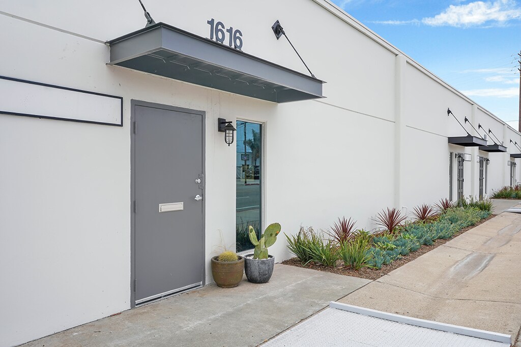 1602-1618 Placentia Ave, Costa Mesa, CA à louer Photo du bâtiment- Image 1 de 5