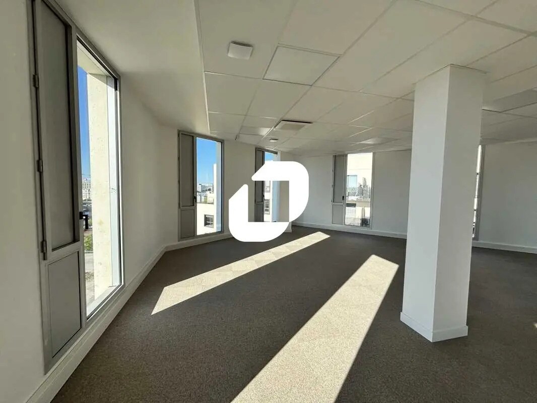 Office in Bordeaux for lease Building Photo- Image 1 of 15