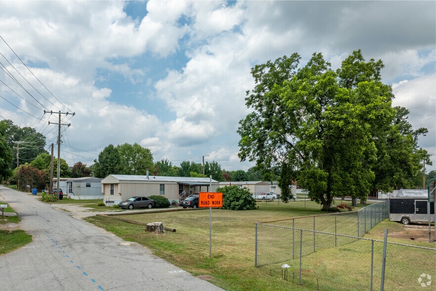 Greenville SC Investment Opportunity portfolio of 2 properties for sale on LoopNet.ca - Building Photo - Image 3 of 29