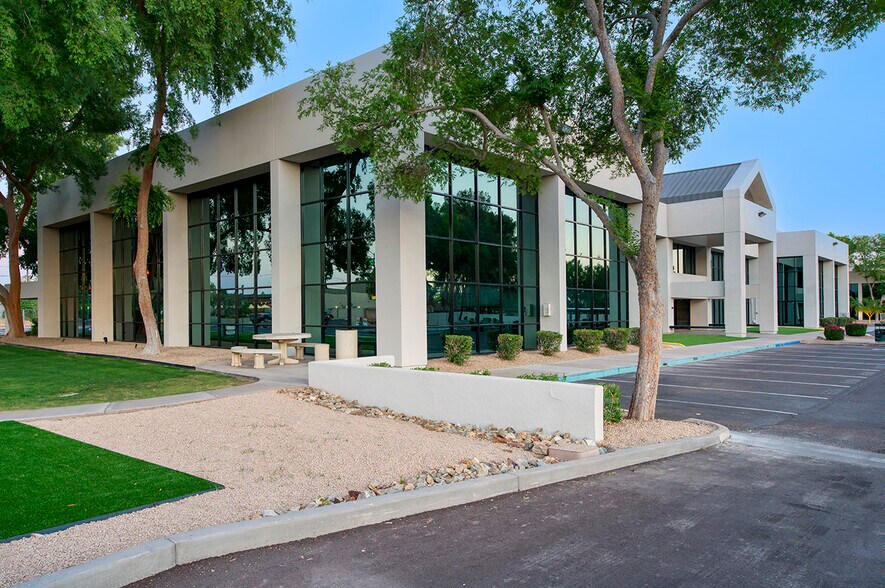 4400 N 32nd St, Phoenix, AZ à louer - Photo du bâtiment - Image 2 de 7