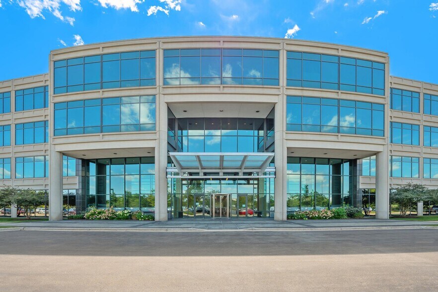 100 S Saunders Rd, Lake Forest, IL à louer - Photo du bâtiment - Image 2 de 26