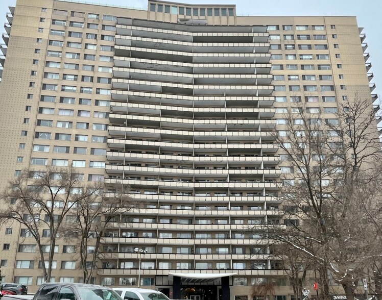 3545-3555 Ch de la Côte-des-Neiges, Montréal, QC à vendre - Photo principale - Image 1 de 1