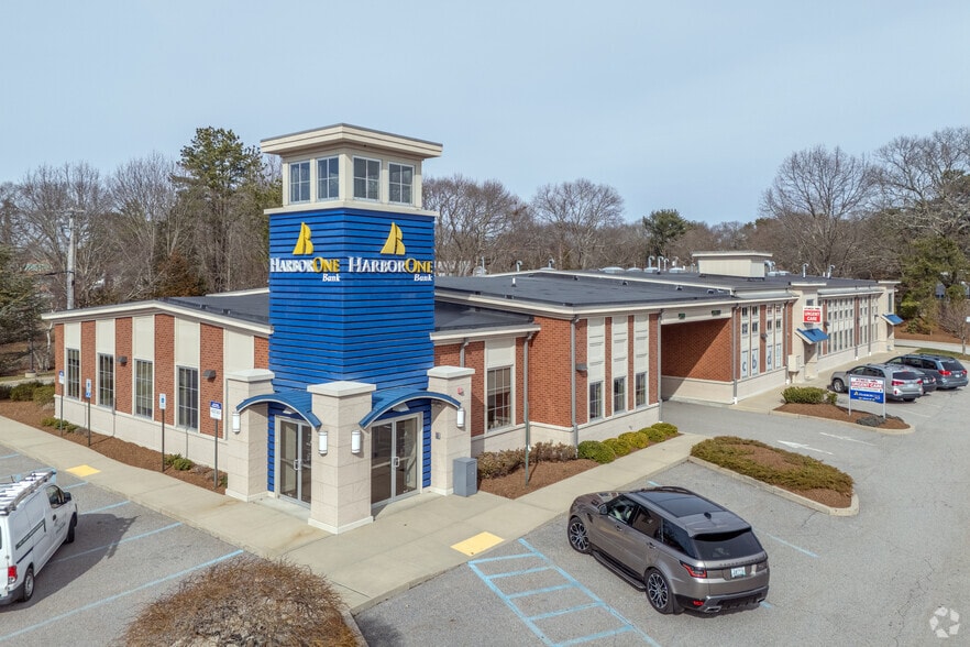 5750 Post Rd, East Greenwich, RI à vendre - Photo du bâtiment - Image 1 de 17