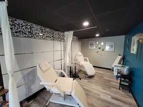 21415 W Greenfield Ave, New Berlin, WI à louer Photo intérieure- Image 2 de 4