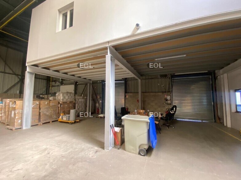 Industrial in Santeny for sale - Building Photo - Image 3 of 11