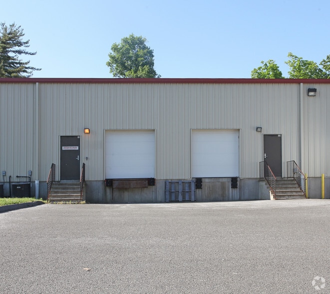 353-359 Christian St, Oxford, CT à louer - Photo du bâtiment - Image 3 de 3