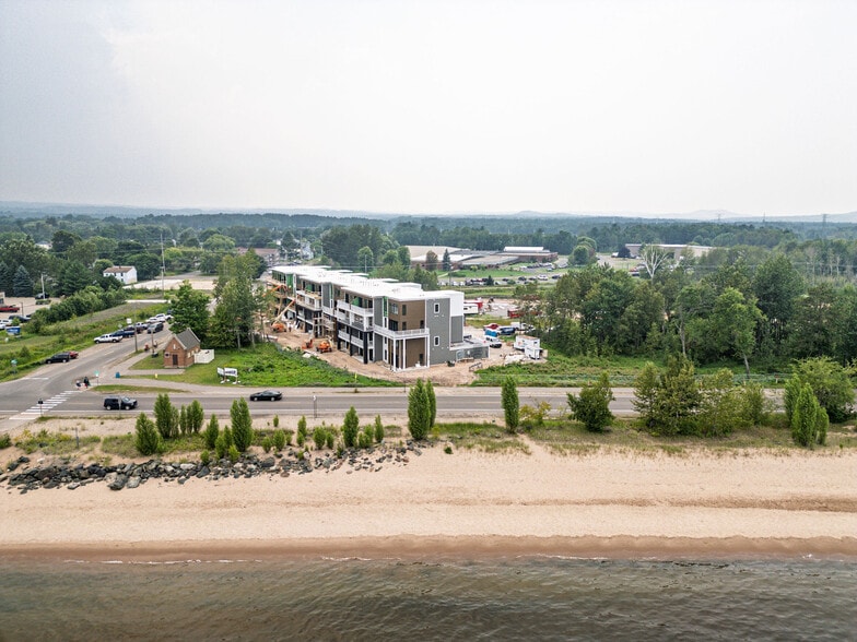 2401 Lakeshore Blvd, Marquette, MI for sale - Building Photo - Image 3 of 19