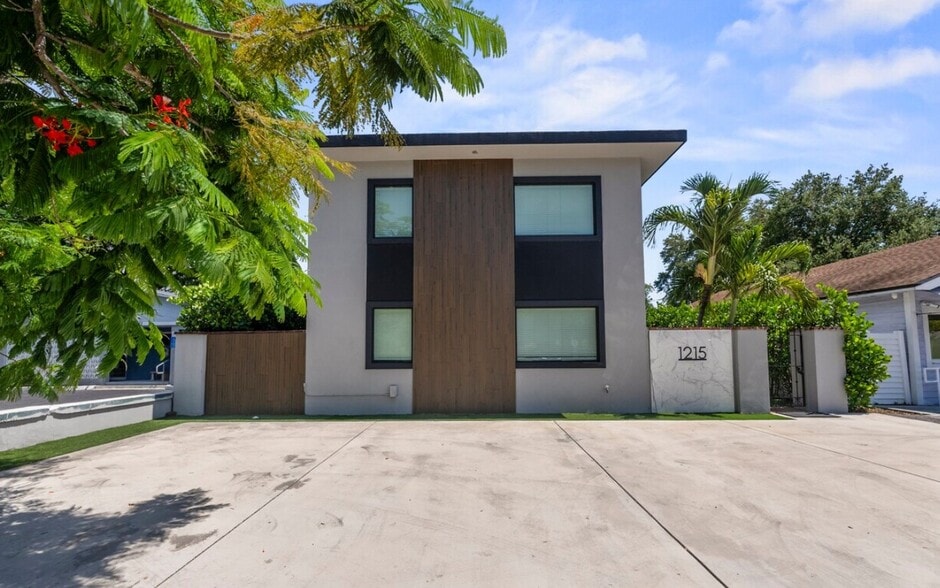 1215 E Broward Blvd, Fort Lauderdale, FL for sale - Building Photo - Image 1 of 32