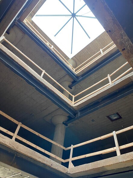 703 McKinney Ave, Dallas, TX à vendre - Photo du bâtiment - Image 2 de 6