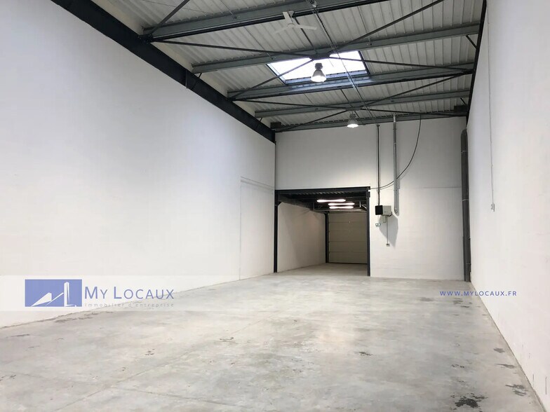 Local d'activités dans Marines à vendre - Photo du bâtiment - Image 2 de 5