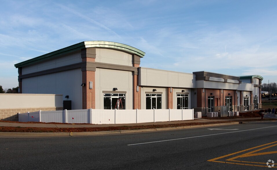 105-201 Oakdale Dr, Hillsborough, NC for sale - Building Photo - Image 3 of 7