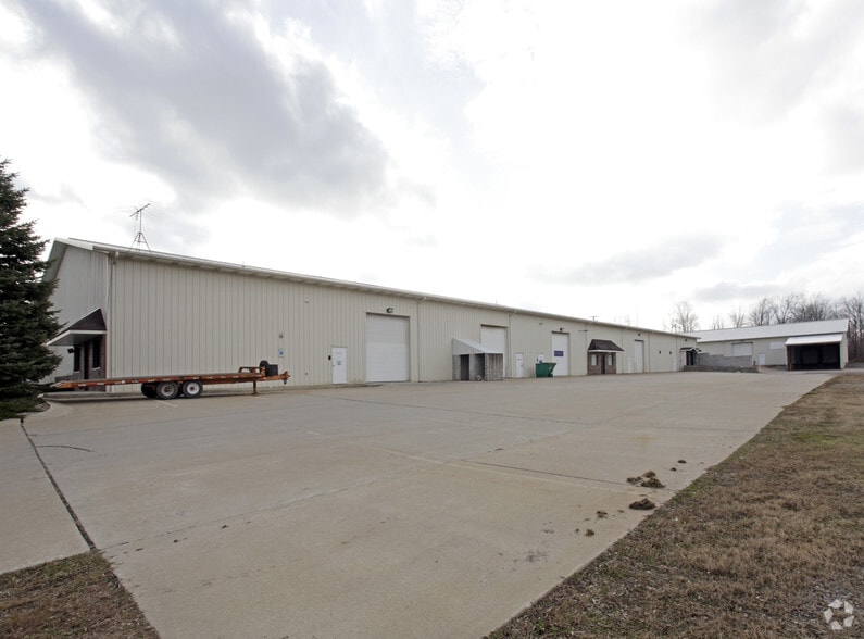 352 Industrial Park Dr, Imlay City, MI for lease - Building Photo - Image 2 of 7
