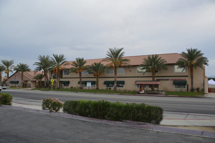 81880 Dr Carreon Blvd, Indio, CA à louer - Photo du bâtiment - Image 3 de 20