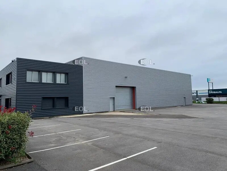 Local d'activités dans Sainte-Geneviève-des-Bois à vendre Photo du bâtiment- Image 1 de 14