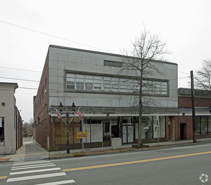 117 E Main St, Riverhead, NY à vendre - Photo du bâtiment - Image 1 de 1