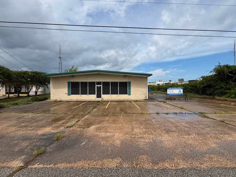 726 Main St, Clute, TX for lease - Building Photo - Image 2 of 5