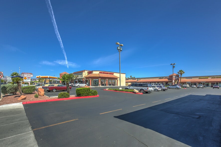 6390 W Sahara Ave, Las Vegas, NV à louer - Photo du bâtiment - Image 3 de 5