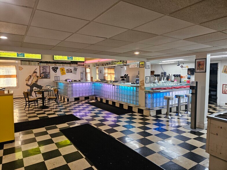 6865 Erie Rd, Derby, NY à vendre - Photo du bâtiment - Image 3 de 32