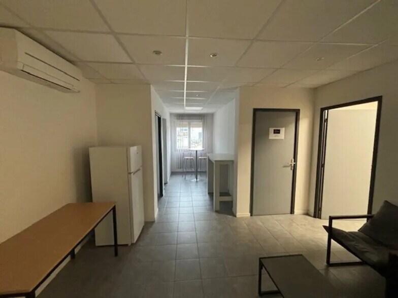 Retail in Fos-sur-Mer for lease - Building Photo - Image 3 of 5