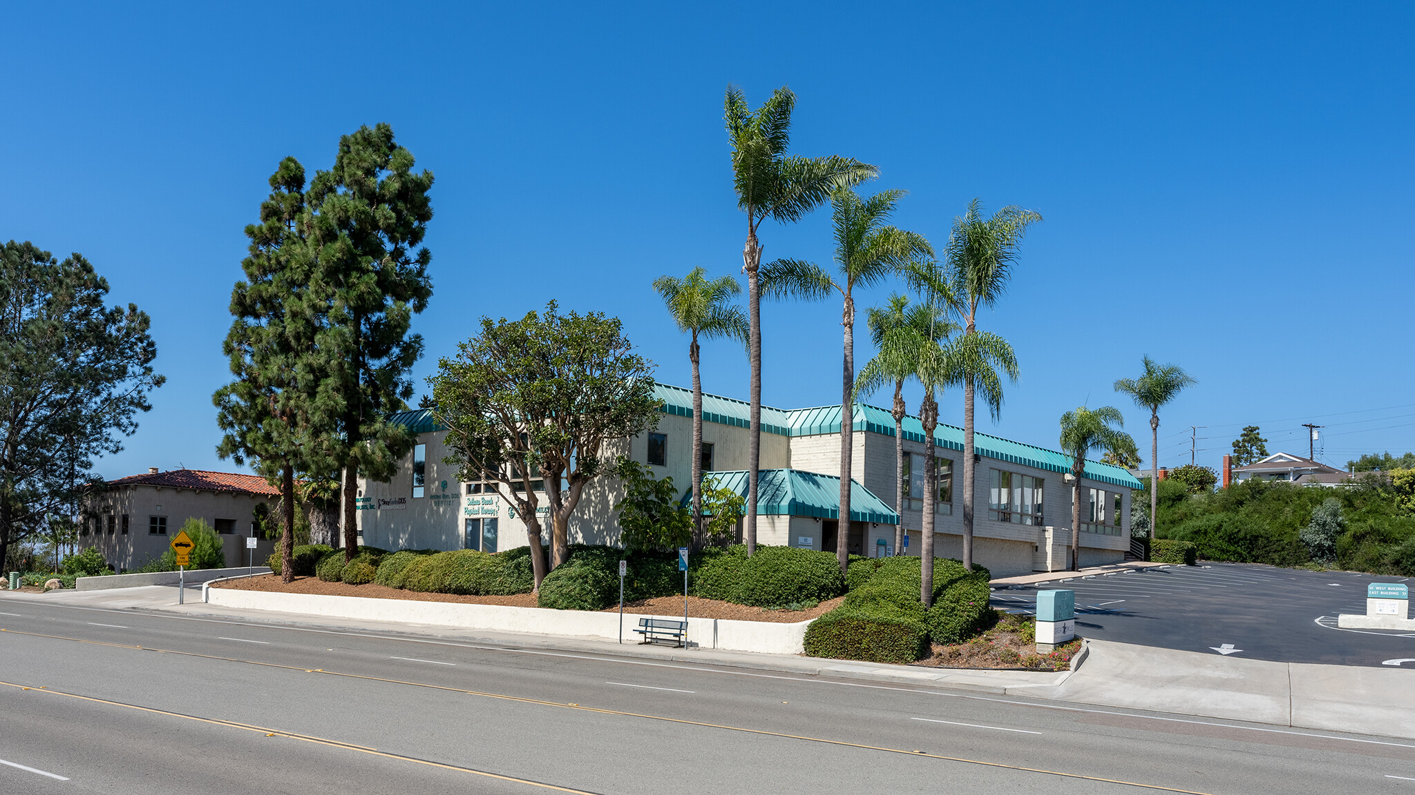 530 Lomas Santa Fe Dr, Solana Beach, CA for lease Building Photo- Image 1 of 4