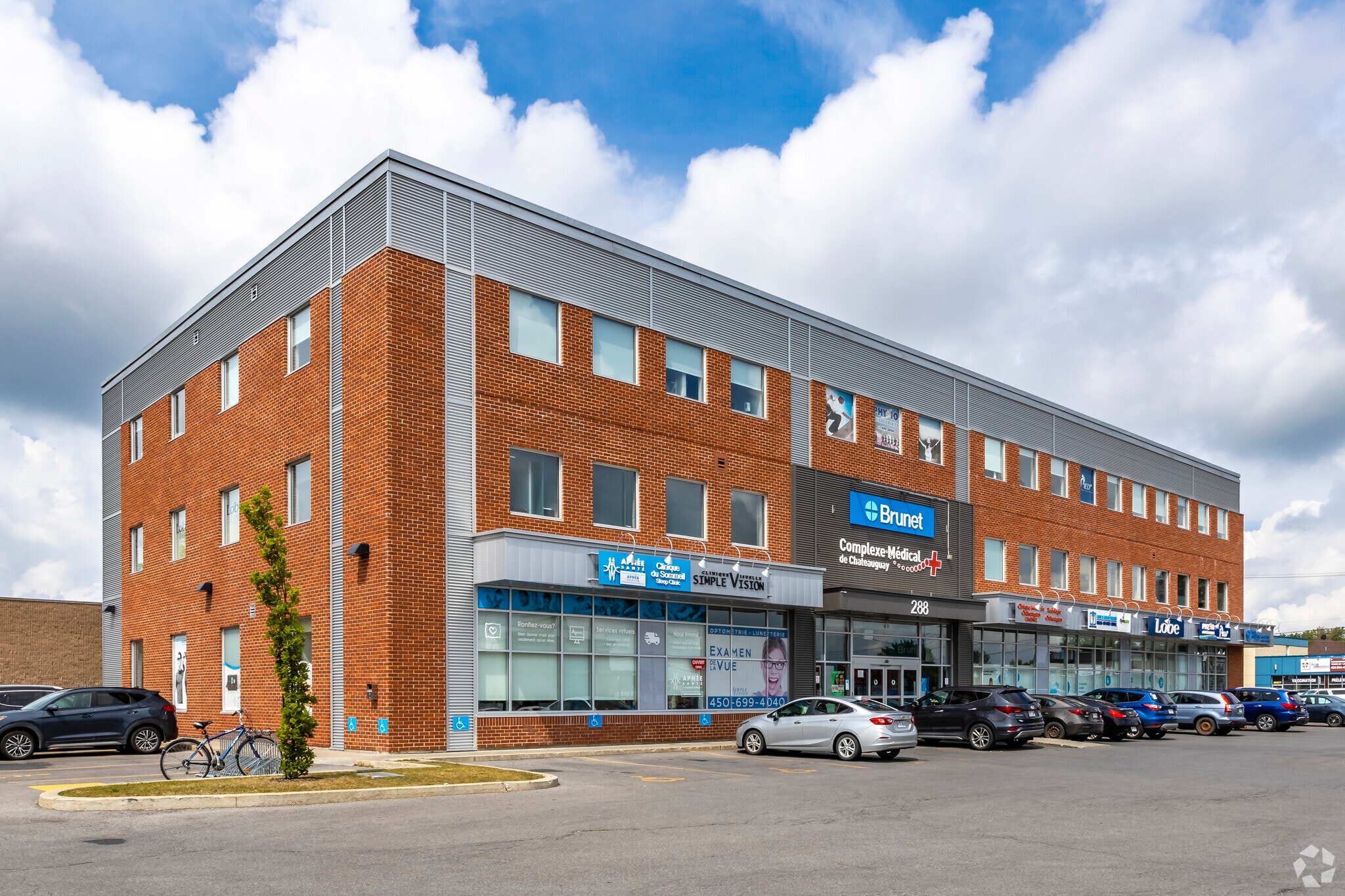 288 Boul D'anjou, Châteauguay, QC for sale Primary Photo- Image 1 of 1
